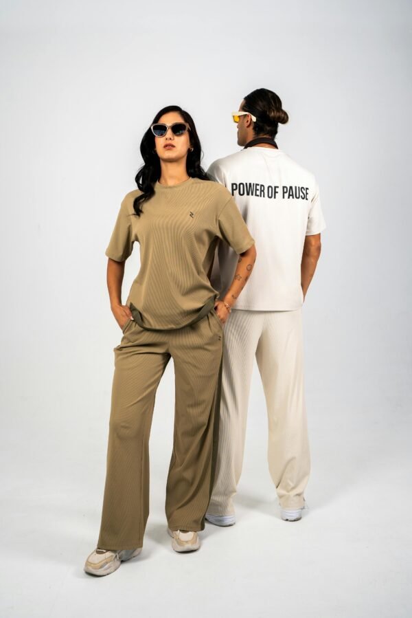 عرض بدلتين رياضيتين + قميص مجاني